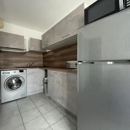 2 Pieces Mezzanine, Parking Prive, Animaux Admis - Fr-1-338-475 Apartamento *