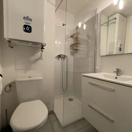 2 Pieces Mezzanine, Parking Prive, Animaux Admis - Fr-1-338-475 Sète